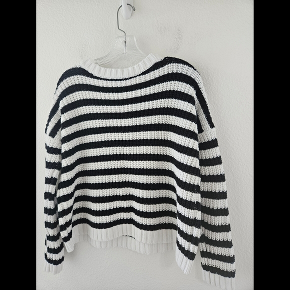 Express Black & White Striped Long Sleeve Crop Sweater Sz Small - Picture 3 of 6